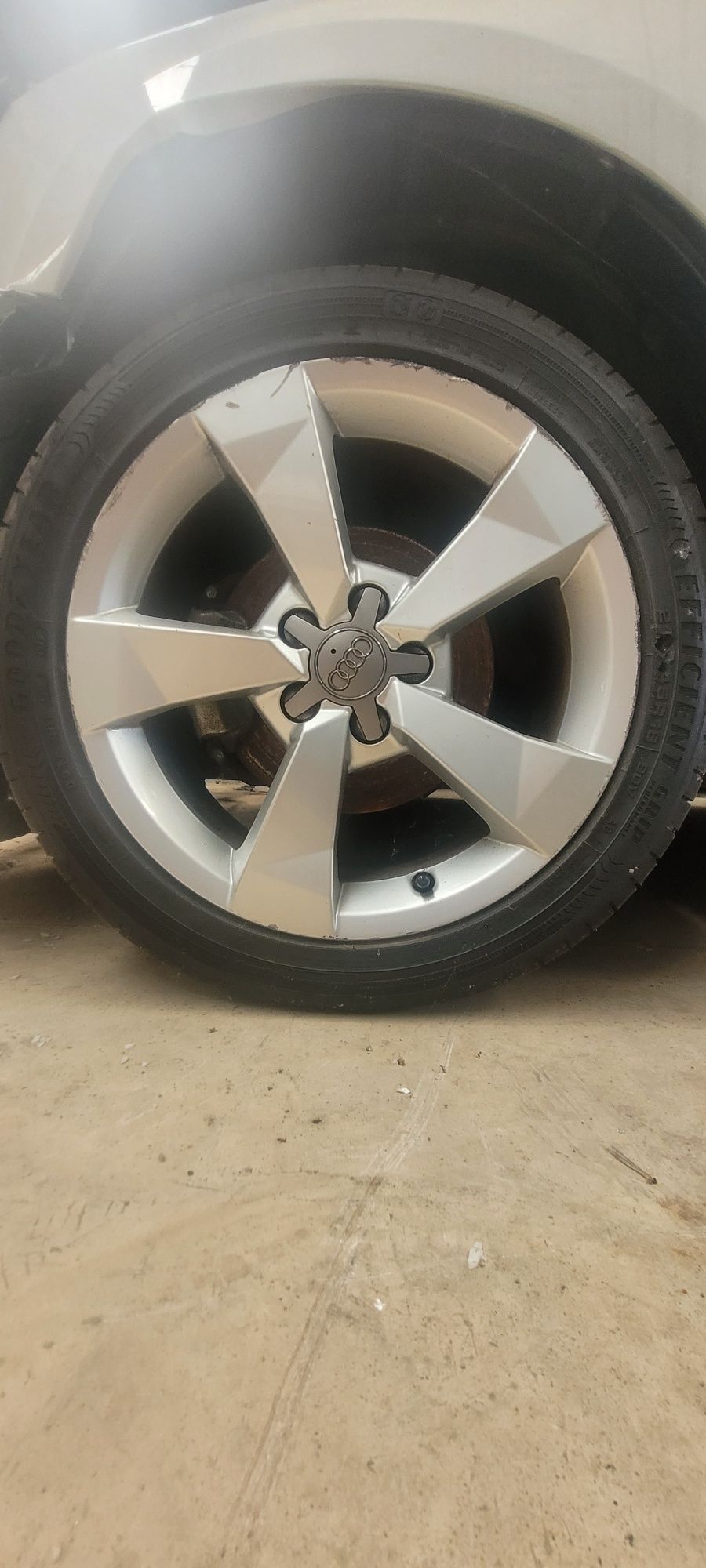 4 jantes 16 audi A1 com pneus semi novos