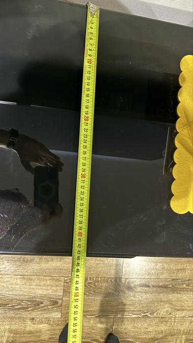 Komoda z czarnego szkla z podswietleniem