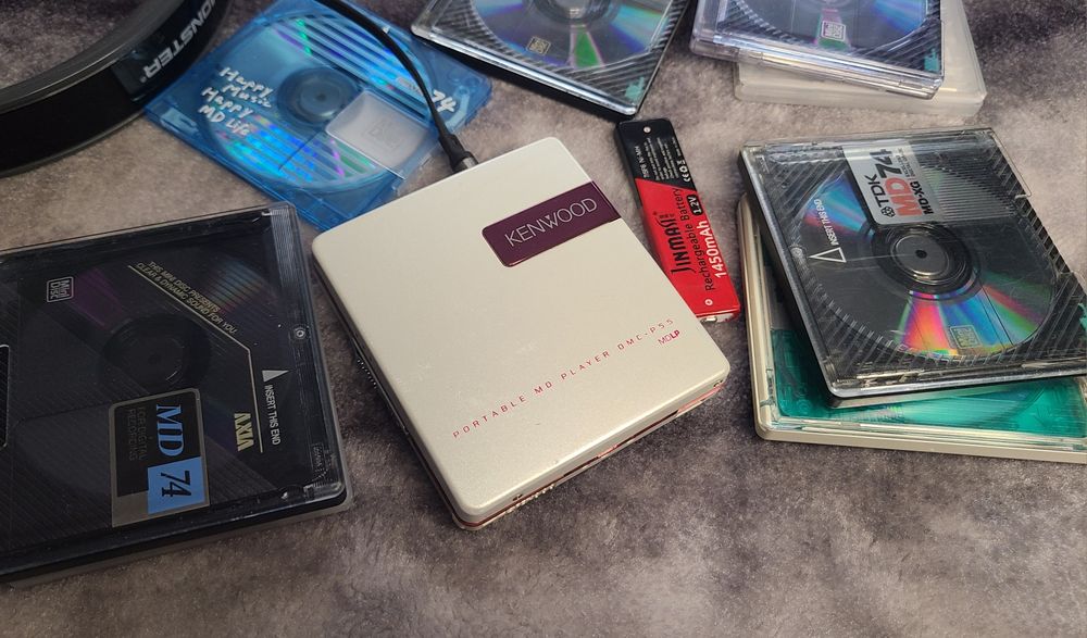 Редкий миниатюрный минидисковый плеер KENWOOD DMC-P55 (Видео работы)