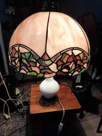 Lampka witrażowa z giętym szkłem Tiffany