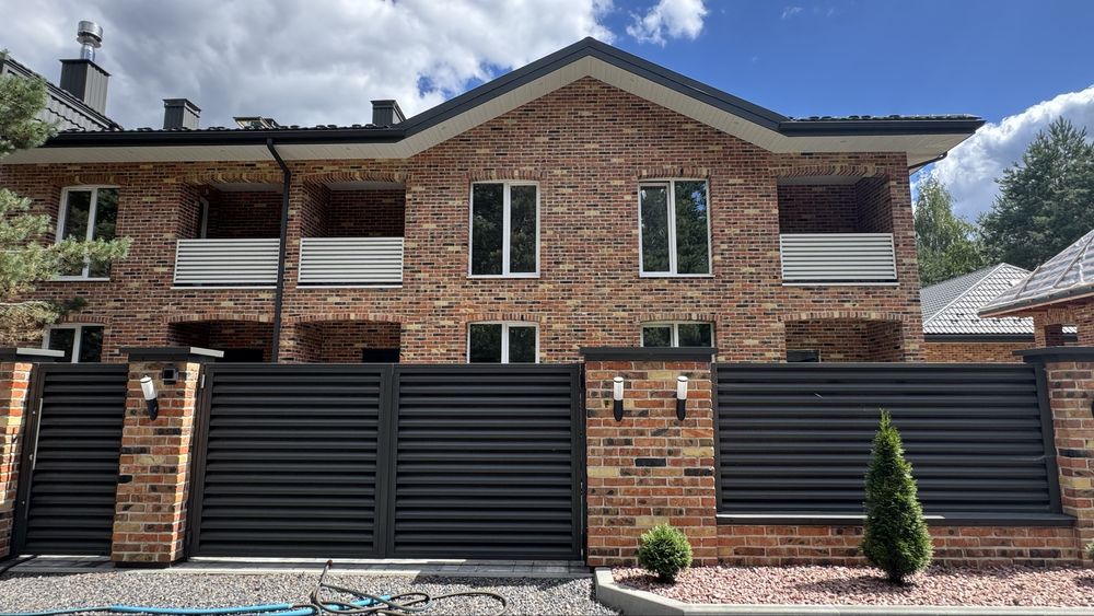 Таунхаус із чистовим наповненням у Стоянці біля рекреаційної зони