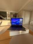 MacBook Pro 13″ M2 (2022) Space Gray – Stan Bardzo dobry!