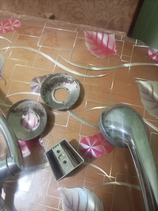 Вішалки для ванної кімнати і т д.