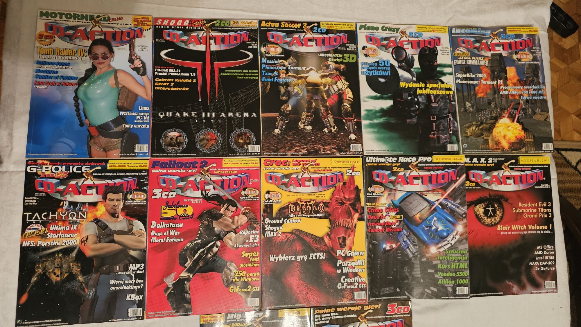 Sprzedam cały rocznik Cd-action z 2000 roku . 12 numerów .