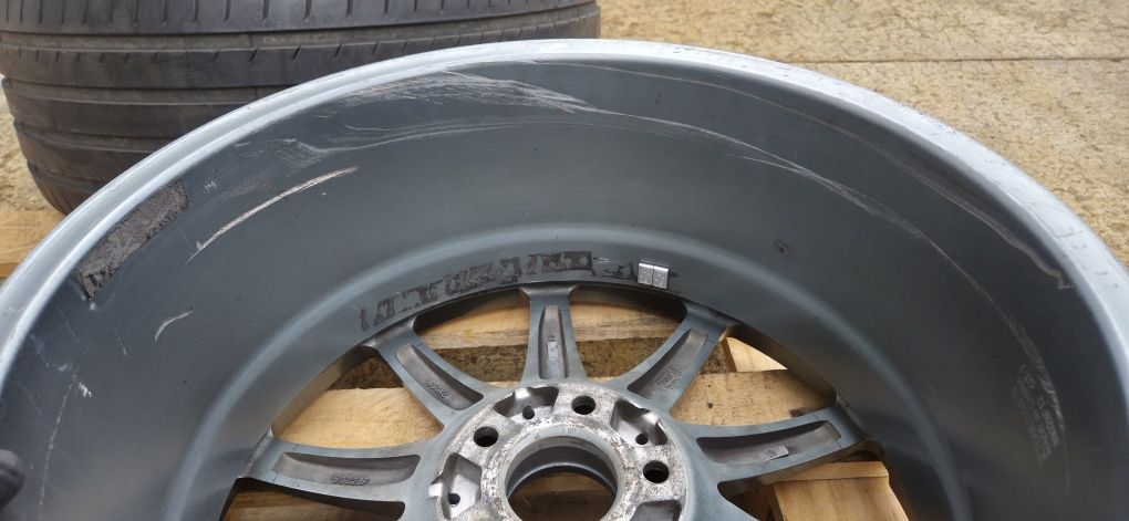 Felgi aluminiowe 18x8.5JJ 5x112 (Mercedes W212) + 2x opony letnie Vred