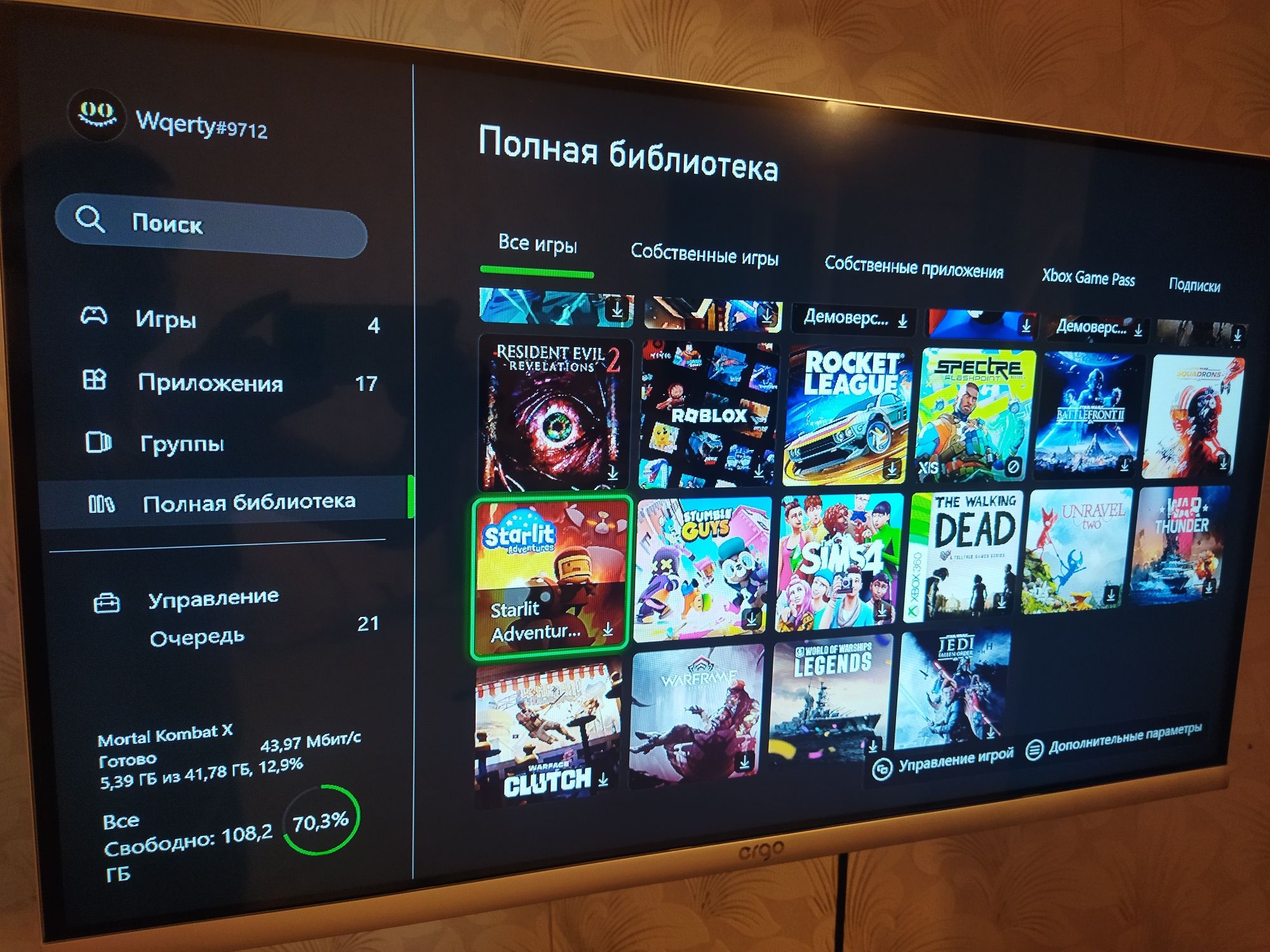 Xbox One S + акаунт ( GTA 5, Mortal Kombat XL, Halo 5, Gears of War 4)