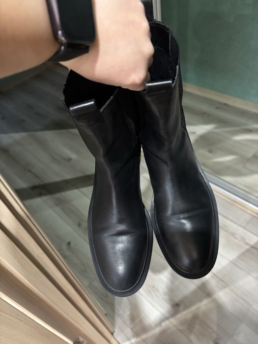 Шкіряні ботінки челсі Zara