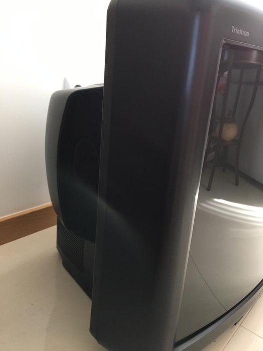 Televisão de caixa grande