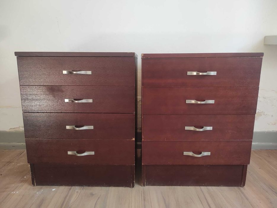 2 mesas de cabeceira