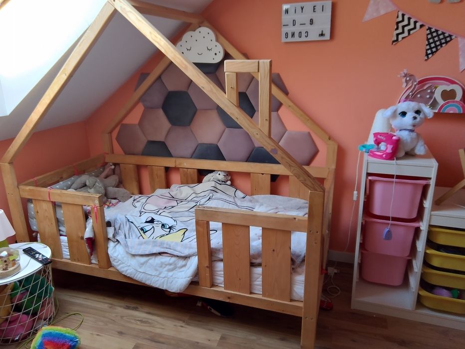 Łóżko w stylu skandynawskim domek drewniany