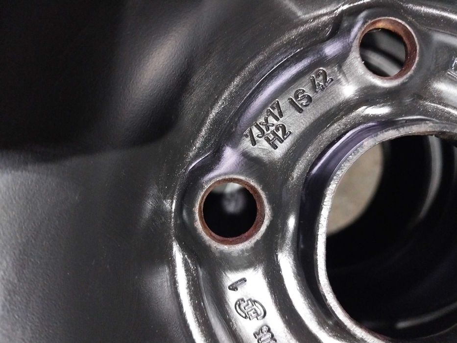 R 17 Opel  5*105  7 j  ET 42  dia  56,6  215 60 17 Hankook.