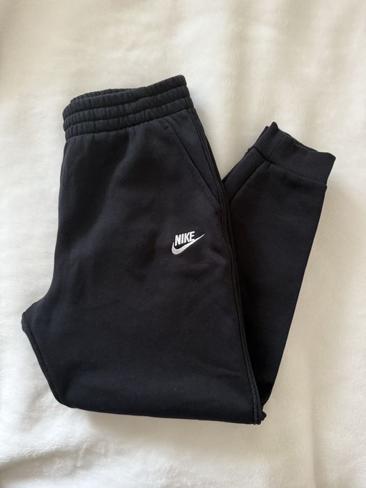 Czarne dresy nike dzieciece