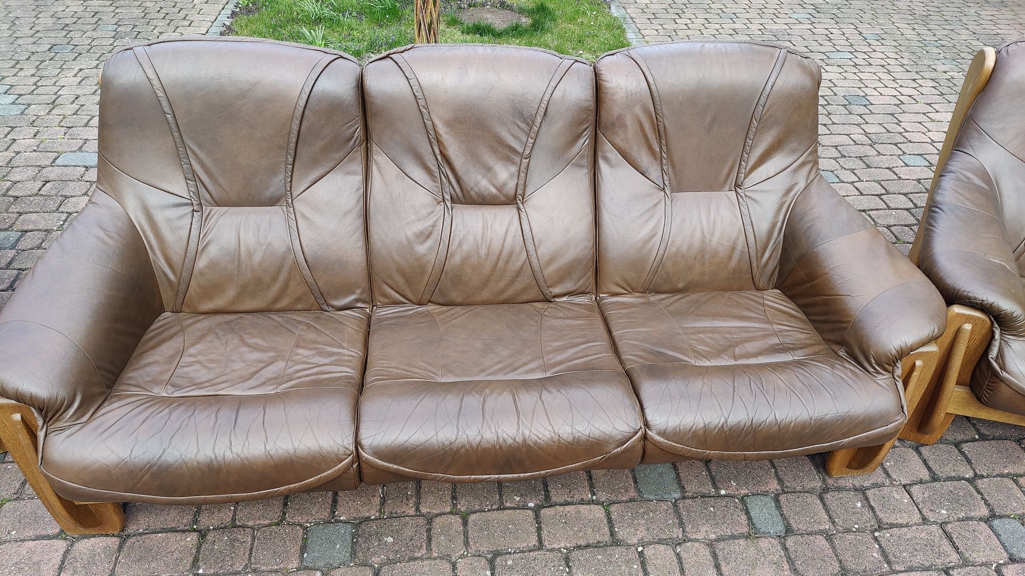 Zestaw wypoczynkowy. Sofa + 2 fotele