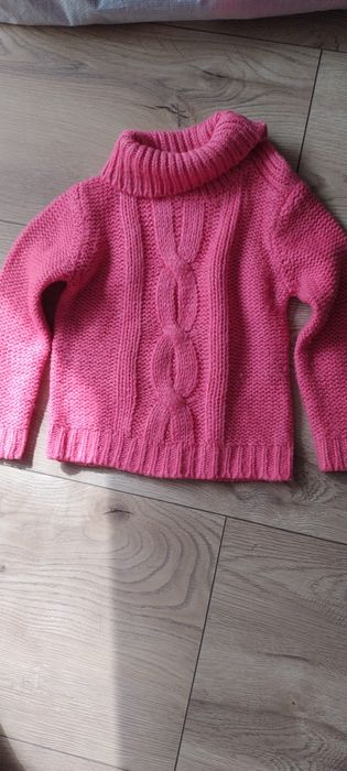 Różowy     sweter