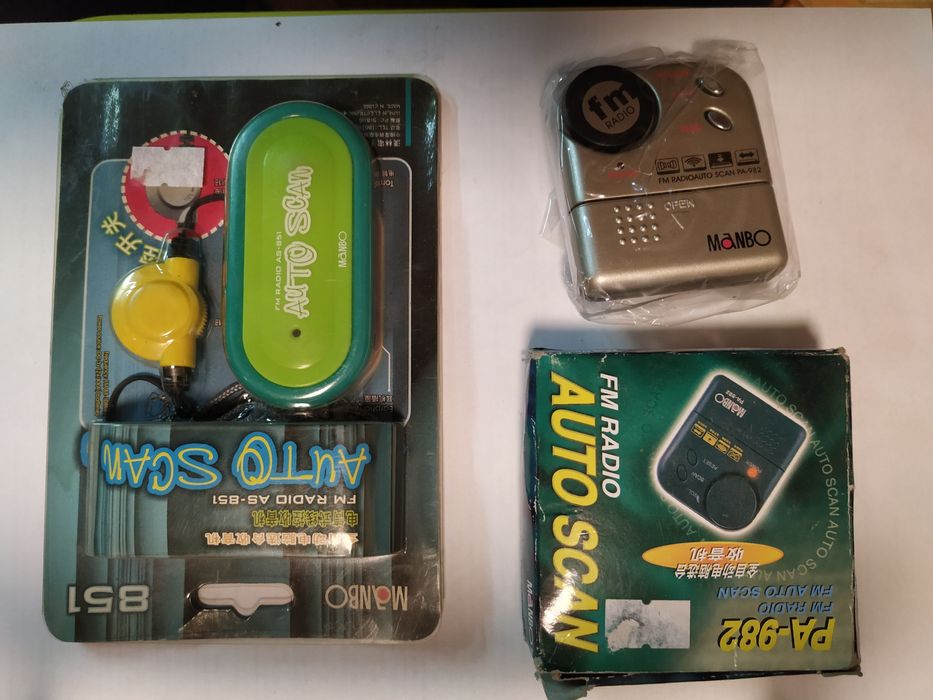 Радіо з дротовими навушниками