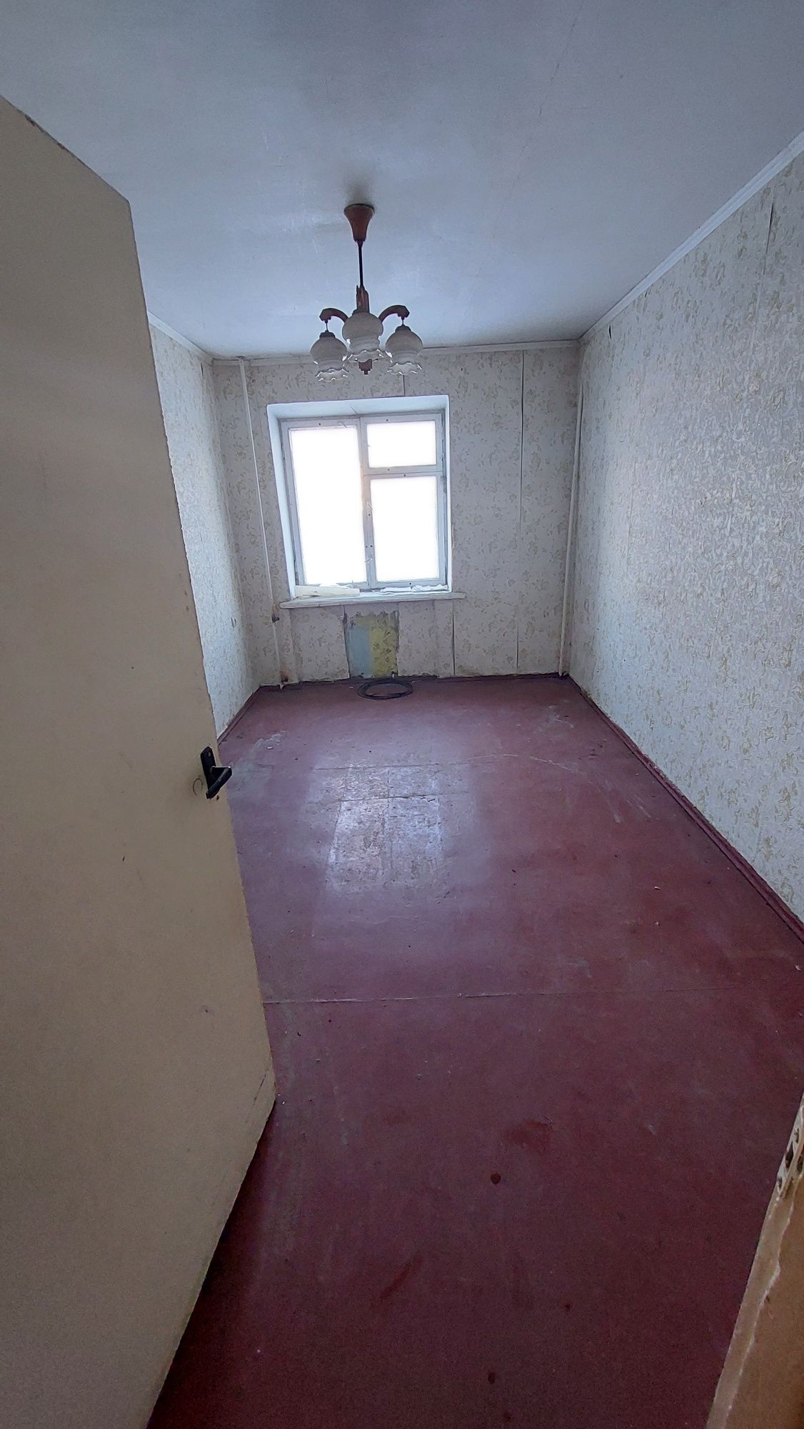 Продам 3-кімнатну квартиру. Комерція. Вул.Стависька,26.