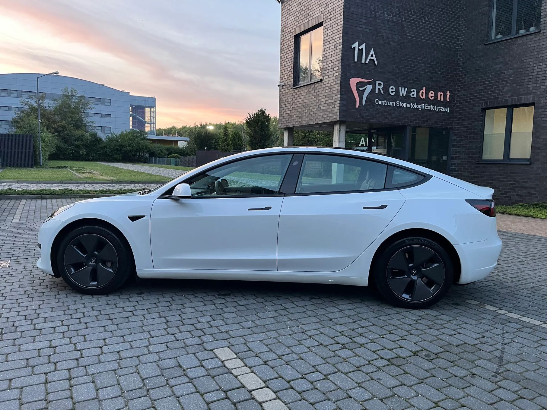 Tesla Model 3 TESLA Model 3 RWD z polskiego salonu JAK NOWY- osoba prywatna