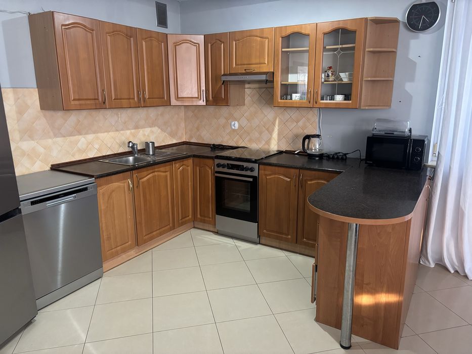Zabudowa kuchenna brązowa drewniana 240x180 + blat 164 cm – bez AGD