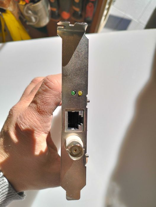 2 Memórias Ram e uma placa de Rede