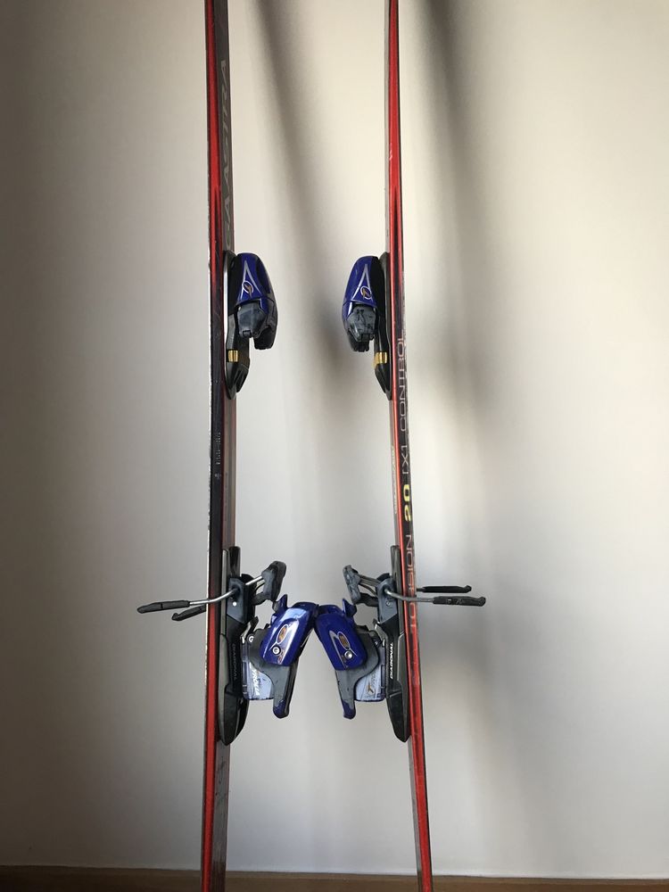 Vendo um par de skis da Head