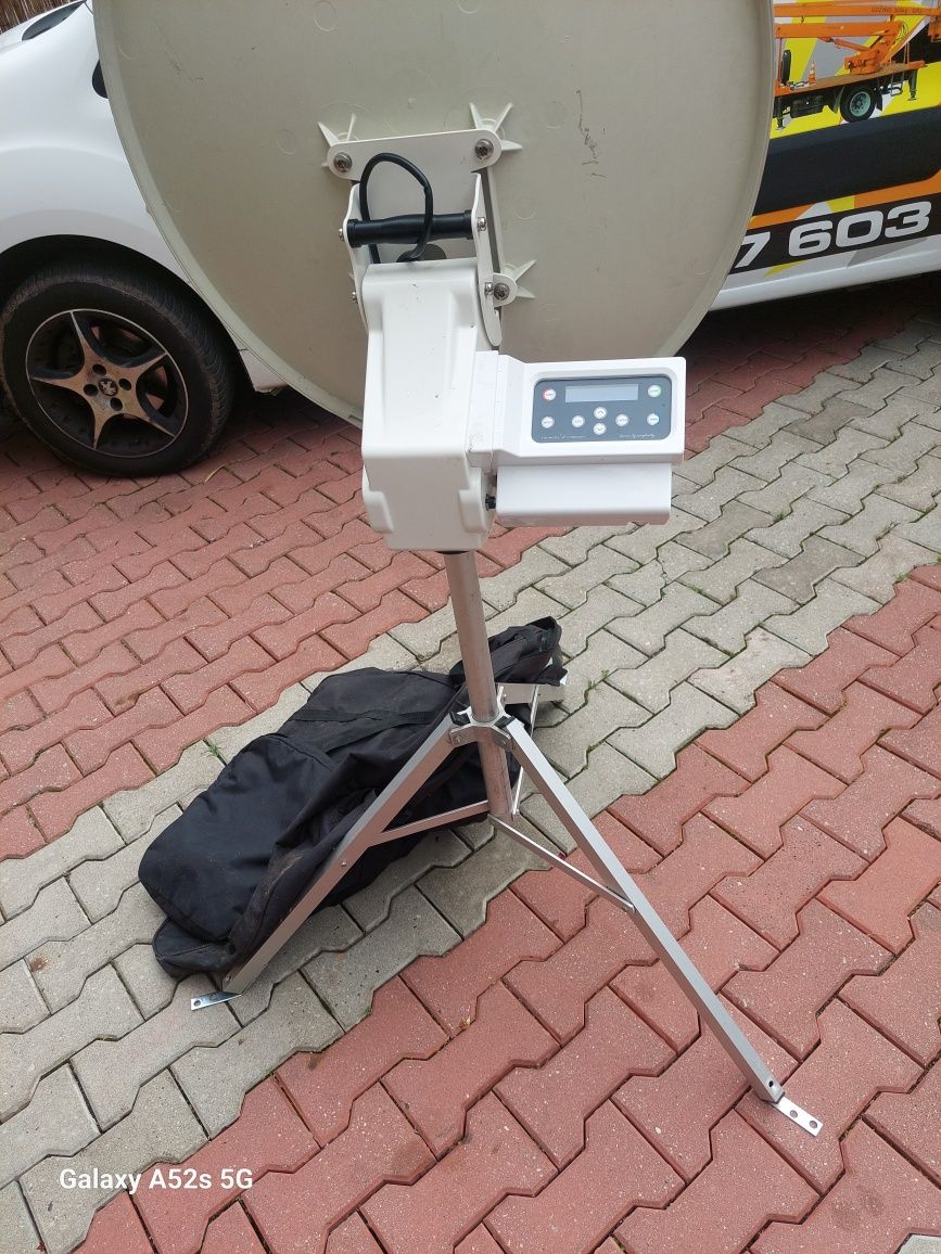 Kamper. Antena sat automat. TRAVEL VISIONKemping