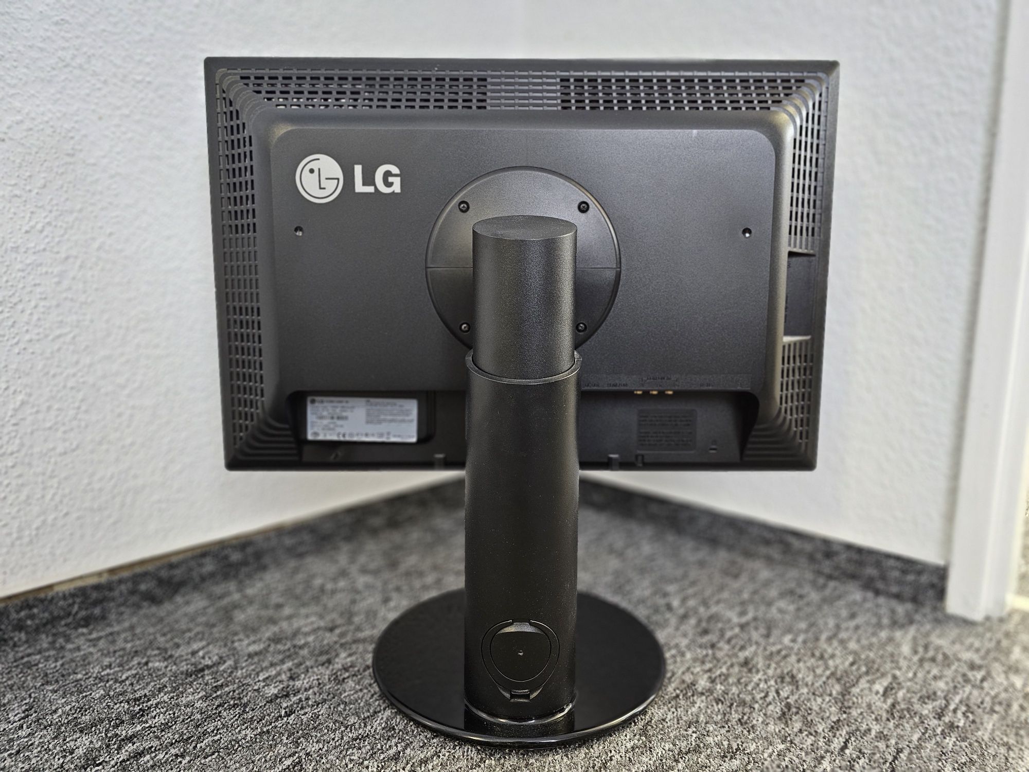 Monitor 24" LG L245WP 16:10