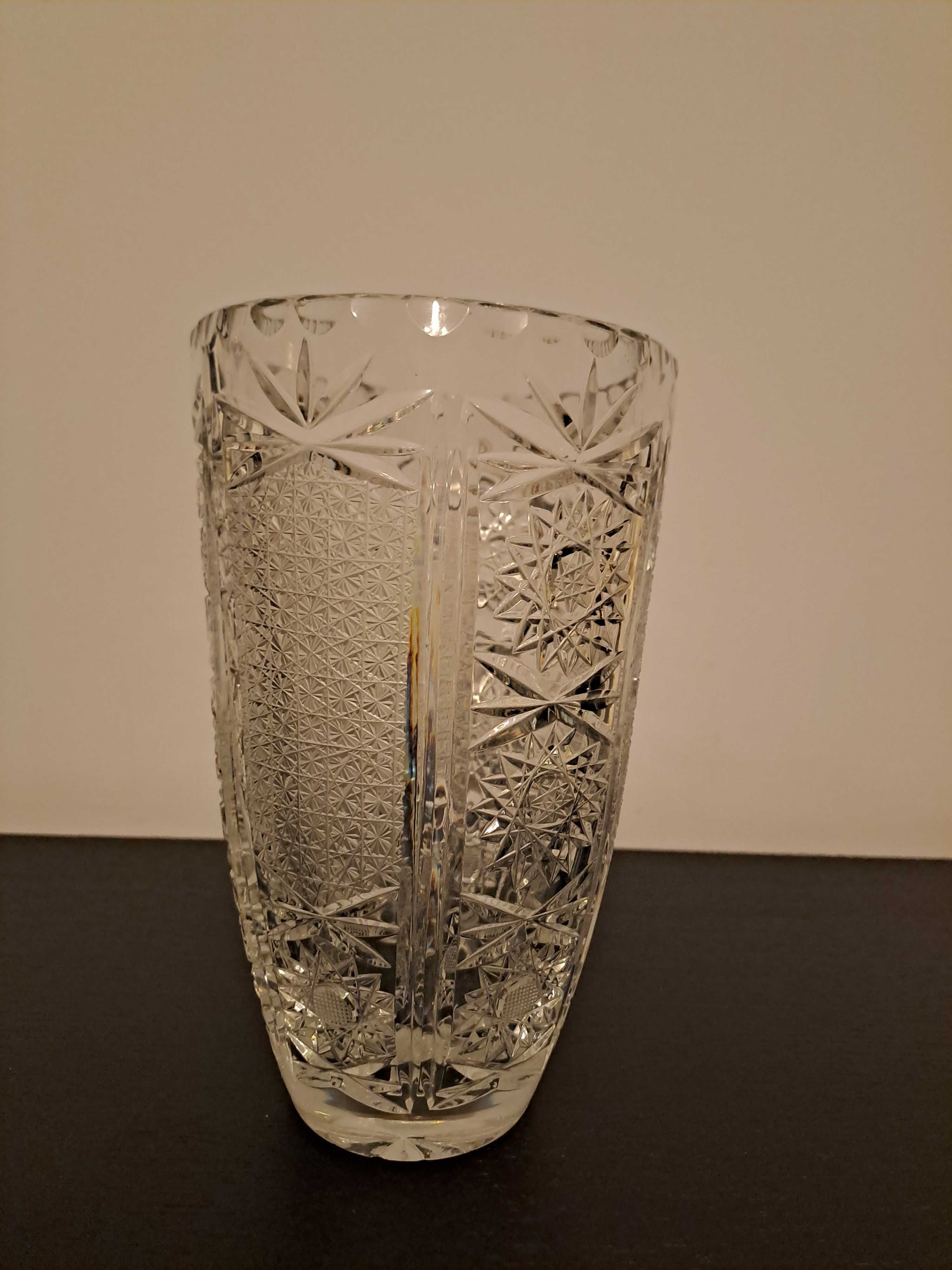 Kultowy wazon PRL - kryształ, zgrabny, elegancki, na średni bukiet