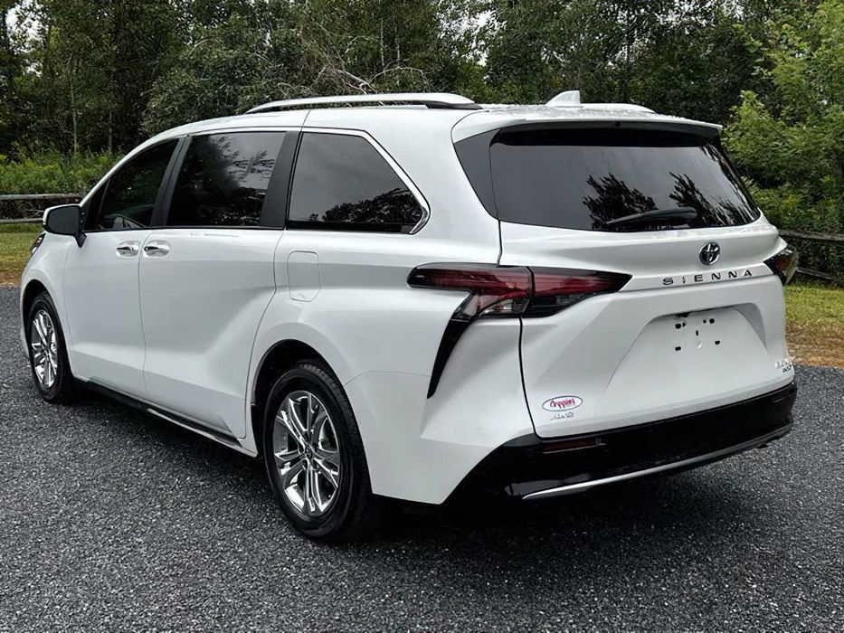 2023 Toyota Sienna Platinum 7-Passenger