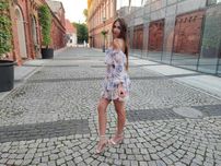 Wzorzysta sukienka rozkloszowana