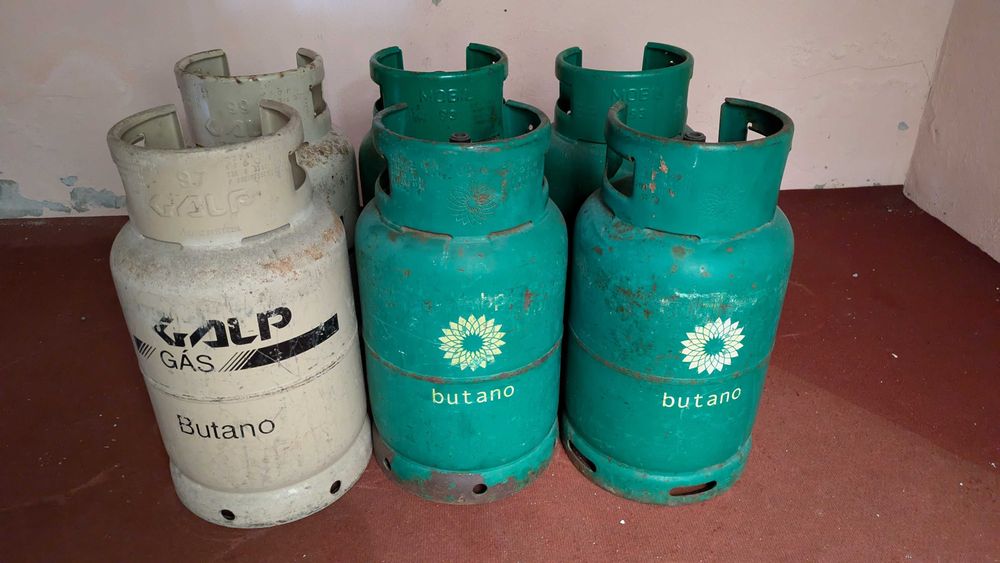 vendo vasilhame usadas para desocupar cada =5€