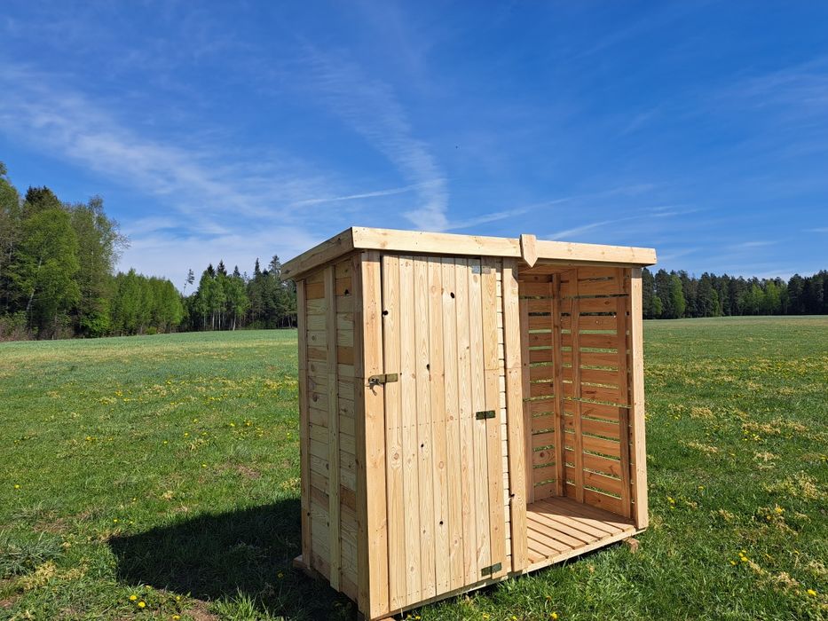 Drewutnia składzik schowek magazynek drewno taczka grabie