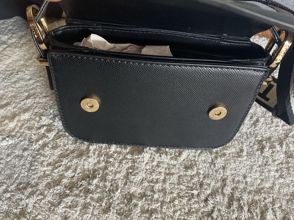 Bolsa da “Tous,”como nova