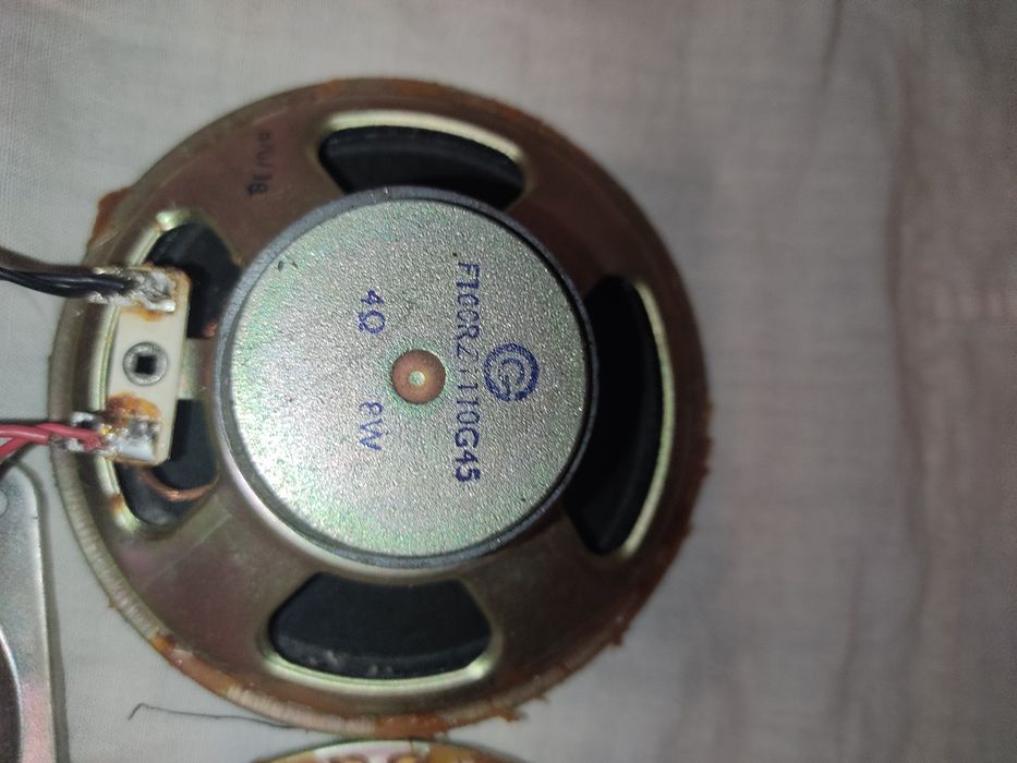 Динаміки 8w 4om два, 5w 4om один.