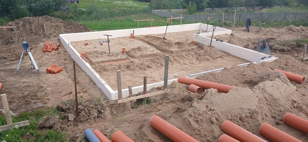 Budowa płyt fundamentowych, fundamentów punktowych domów drewnianych