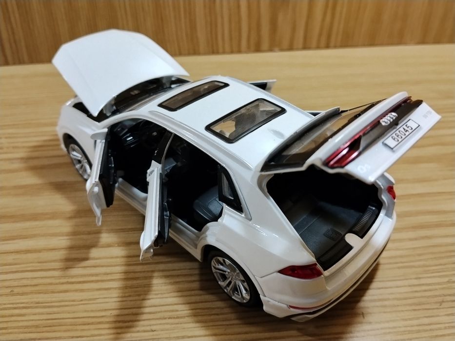 Модель Audi q8 1:32 Автопром металл свет звук инерция Ауди  машинки