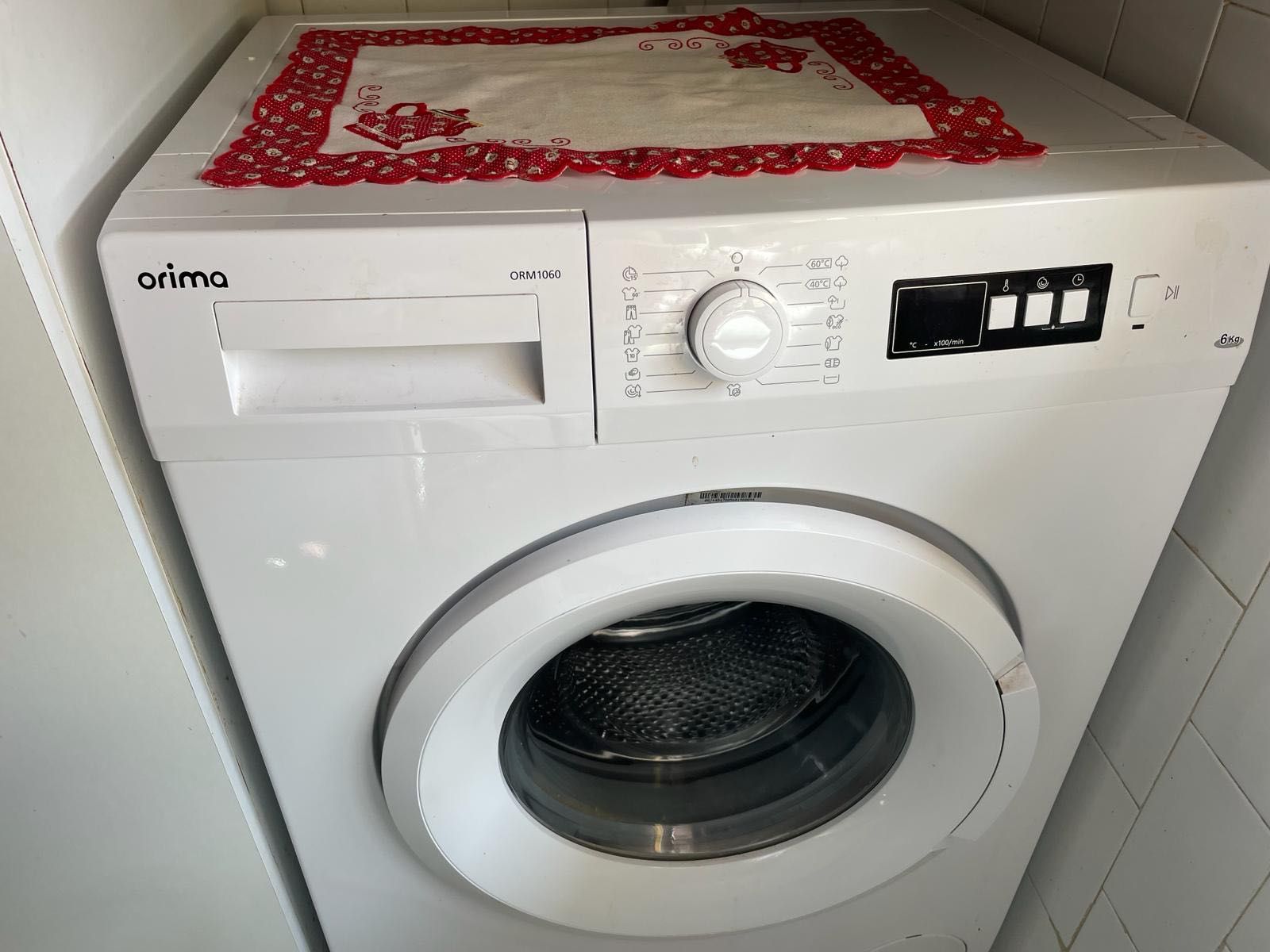 Máquina de lavar com 3 anos e pouco utilizada