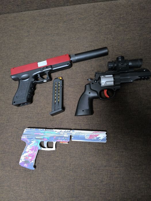 Пістолет іграшковий