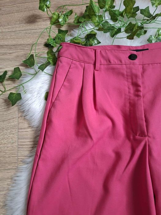Różowe spodnie garniturowe damskie