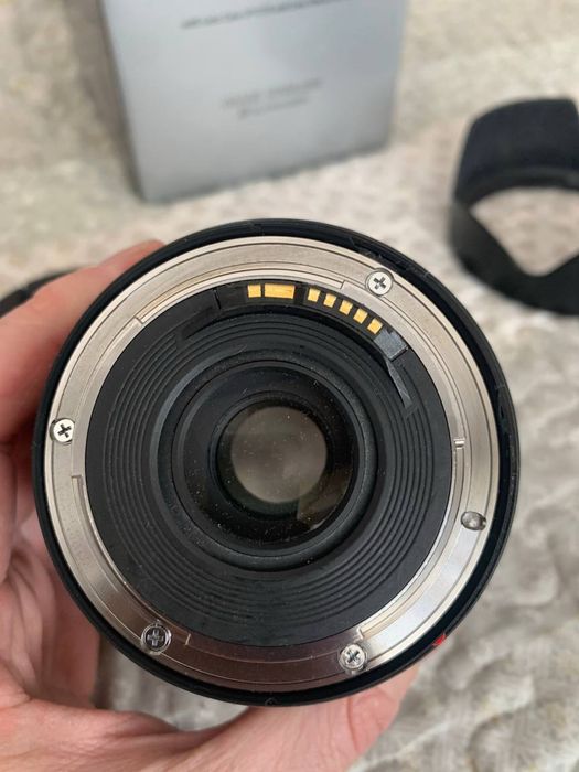 obiektyw Canon EF 24–70mm f/4L IS USM oraz Canon EF 15mm f/2.8