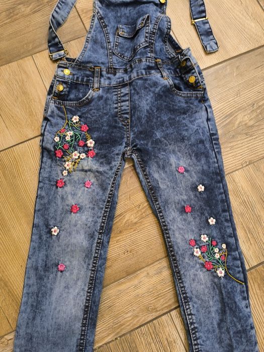 Джинсовий комбінезон для дівчинки