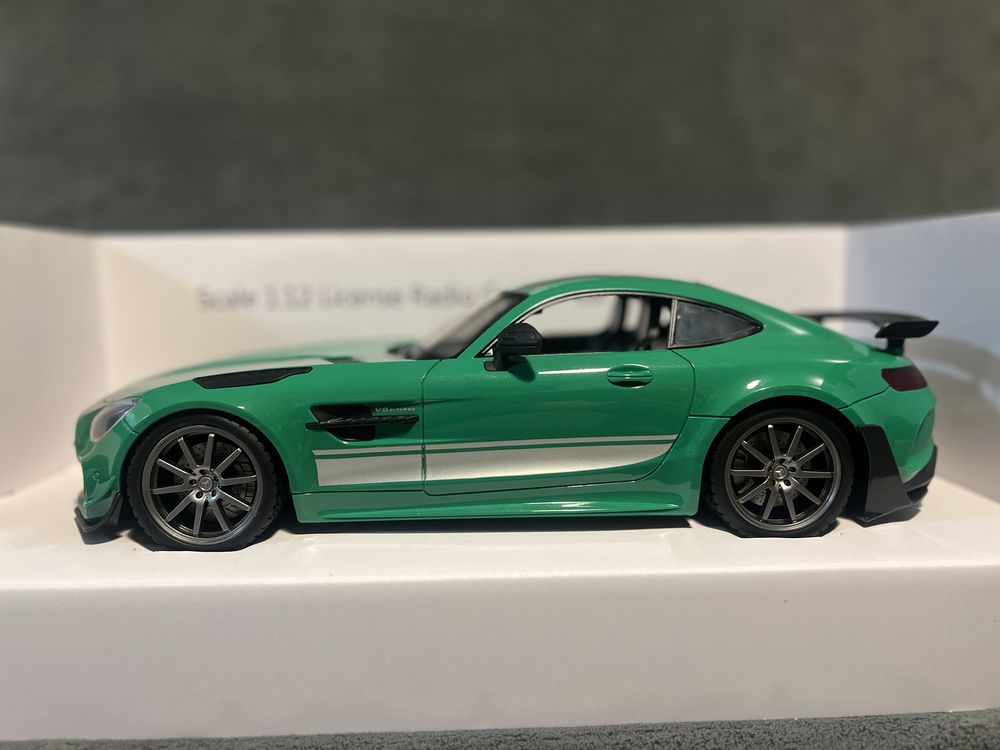 Auto sterowane na pilota Mercedes AMG GT R PRO 1:12