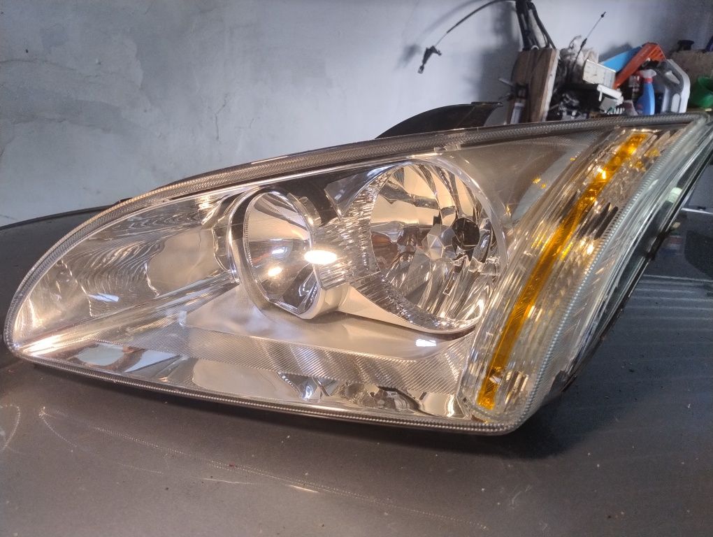 Lampy Ford Fokus prawa lewa