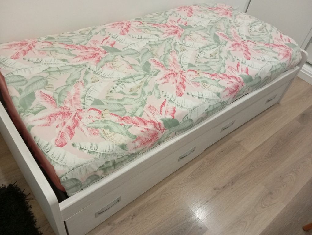 Cama de solteiro completa com colchão (Coleção MIO)
