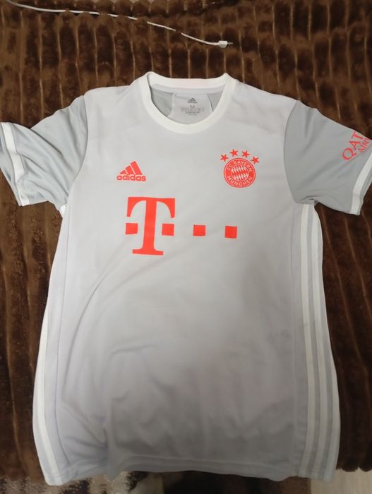 Продам футболку боварии Мюнхен в ідеальному стані