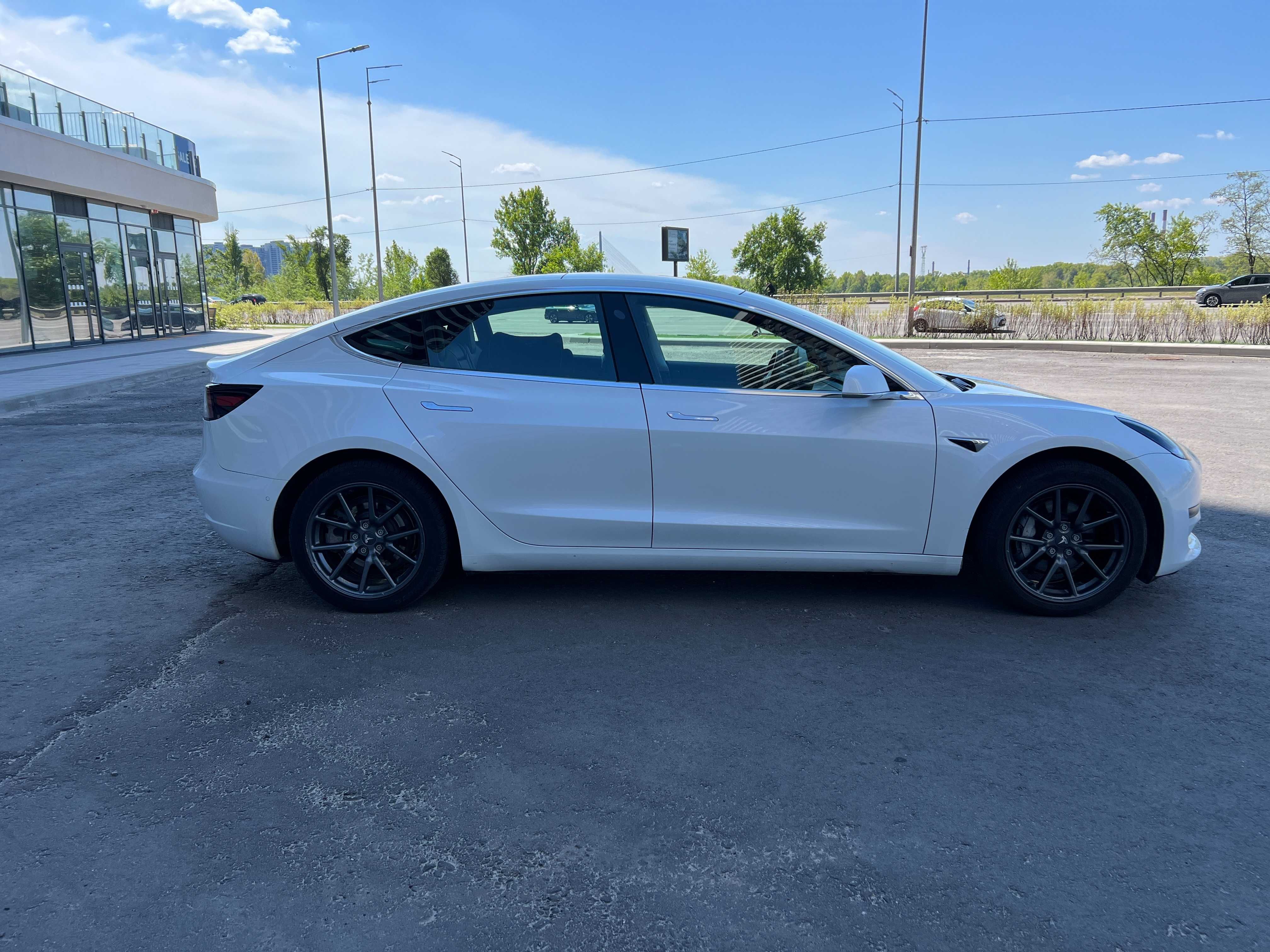 Продам Tesla Model 3 2019 Long Range Dual Motor AWD