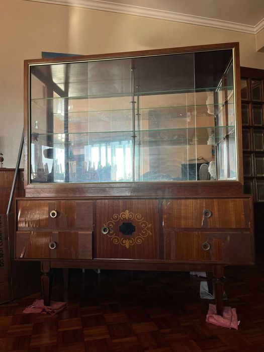 OFEREÇO Cristaleira antiga