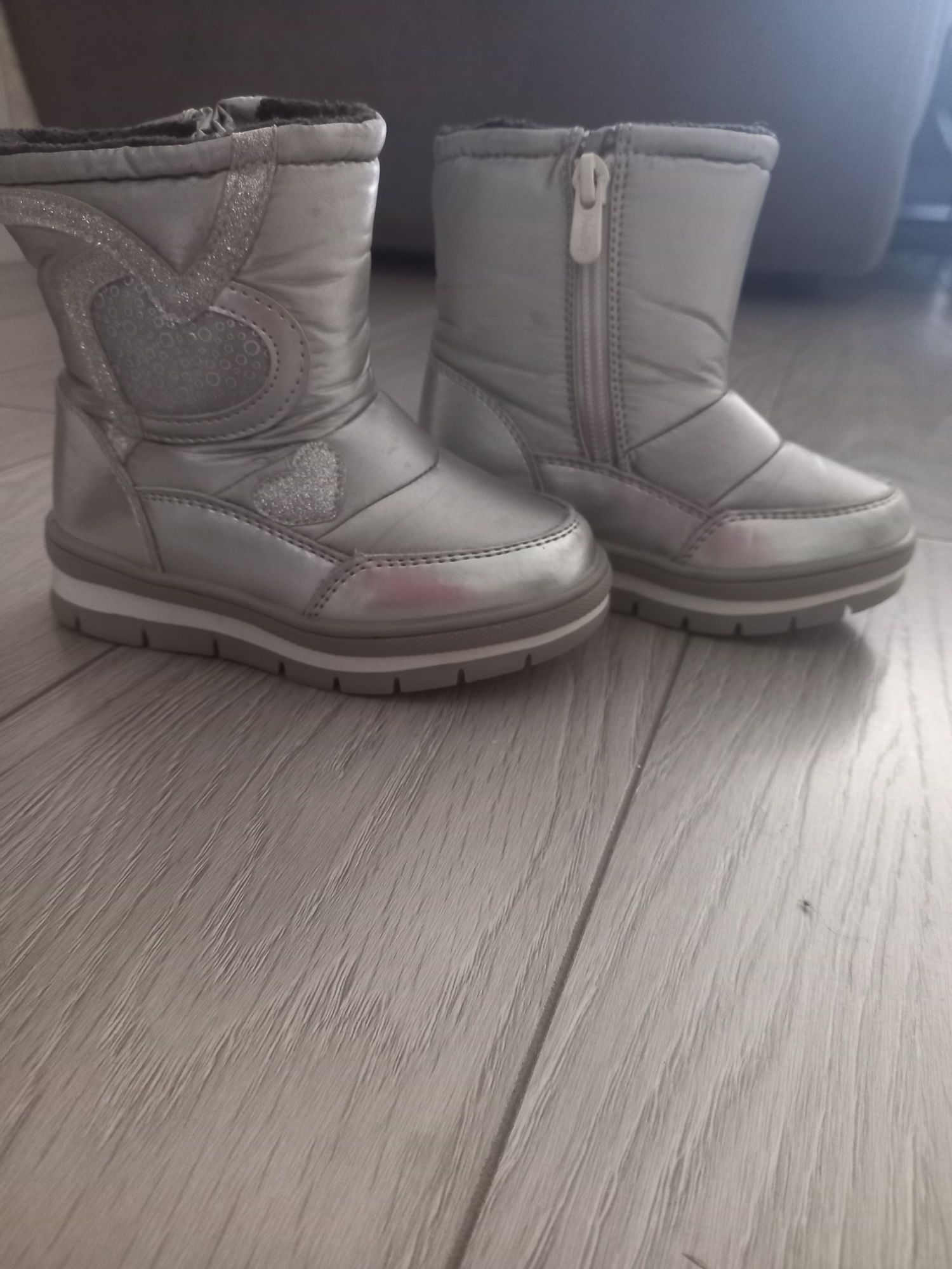 Зимові ботинки сапожки черевики для дівчинки сріблясті металік 24 р.