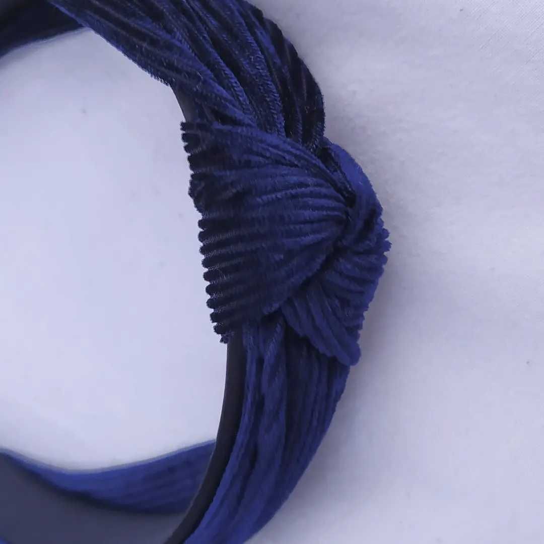 Bandolete de veludo azul abrilhantada nova