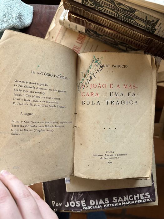 raro D. João e A Máscara - Uma Fábula trágica de António Patrício.