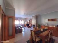 Espaçoso apartamento com 3 quartos - centro